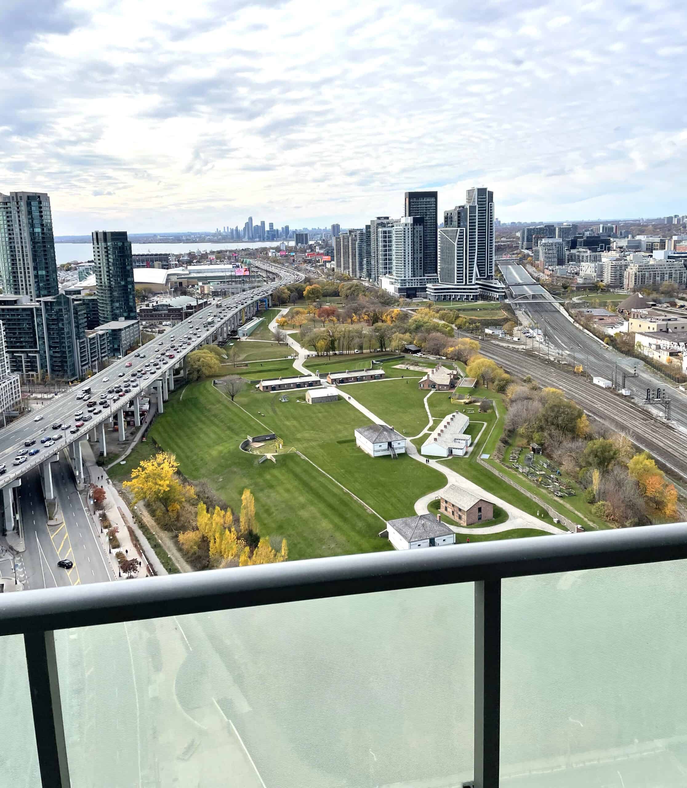 170-FORT-YORK-BLVD-2711-VIEW