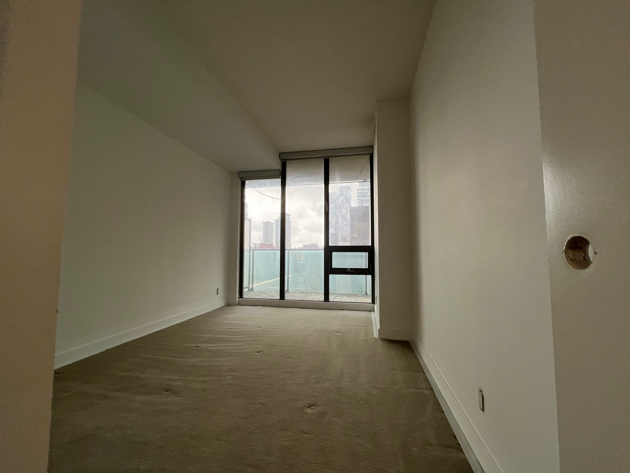33-LOMBARD-ST-609-MASTER-BEDRO