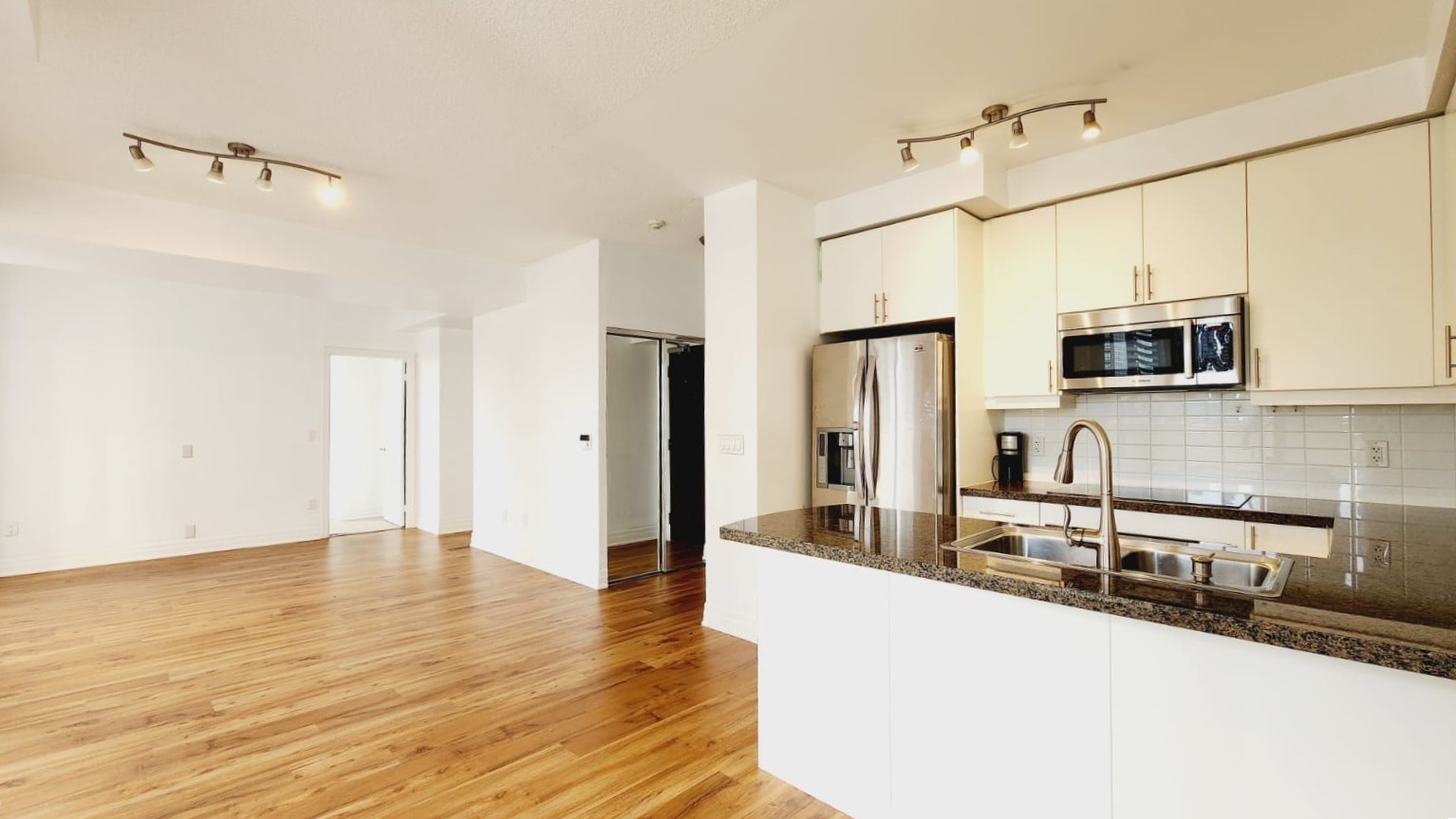 35-BALMUTO-ST-2306-KITCHEN