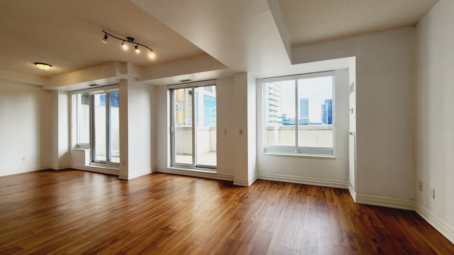 35-BALMUTO-ST-2306-LIVING-ROOM