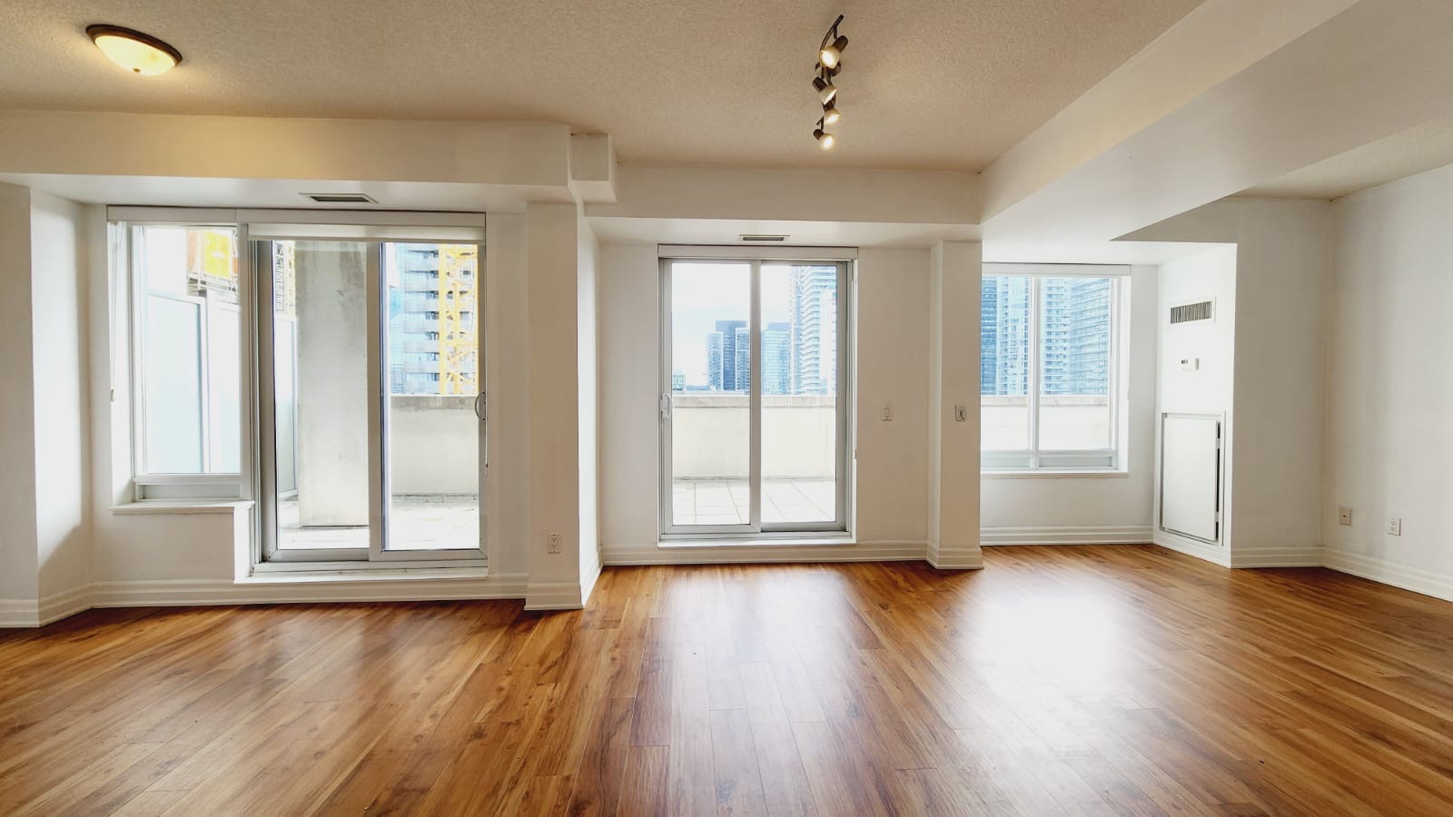 35-BALMUTO-ST-2306-LIVING-ROOM