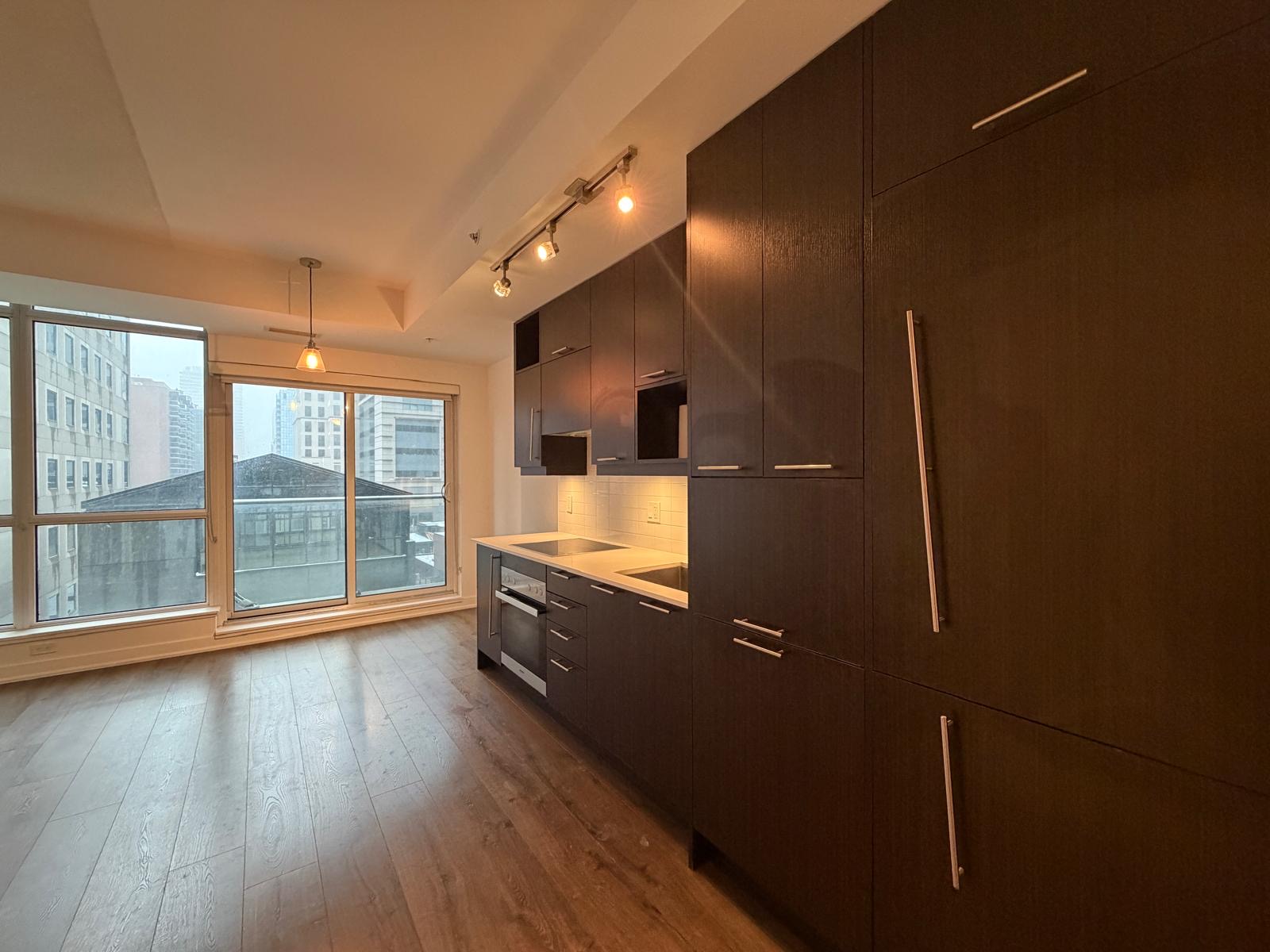 621-199 RICHMOND ST W