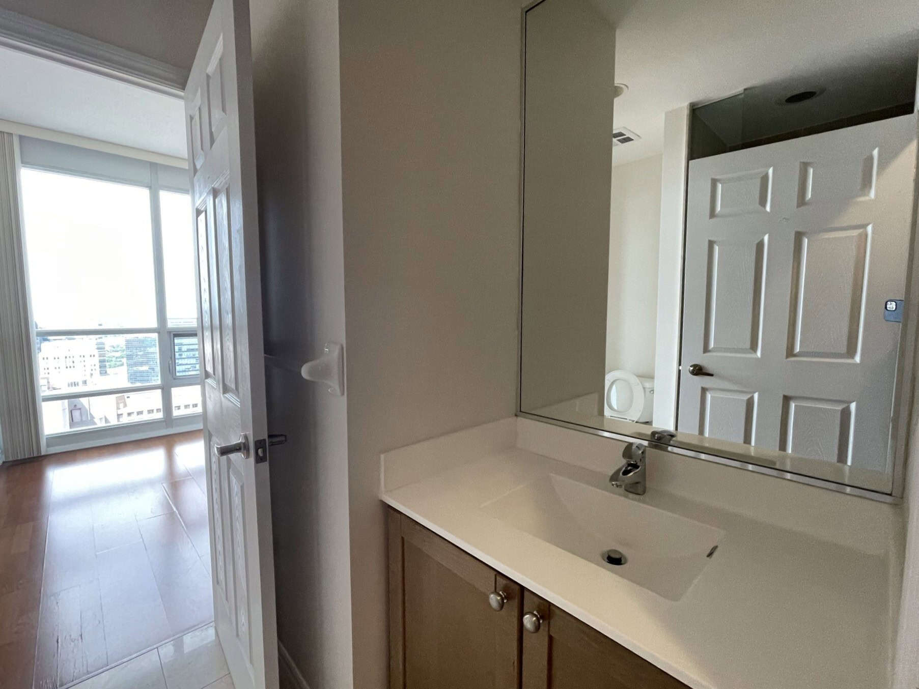 761 BAY ST-3611-BATHROOM