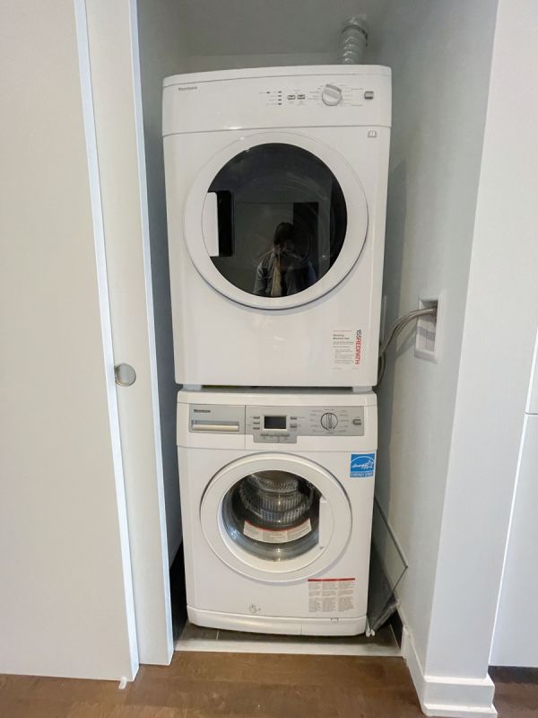 185-ROEHAMPTON-AV-412-ENSUITE-LAUNDRY