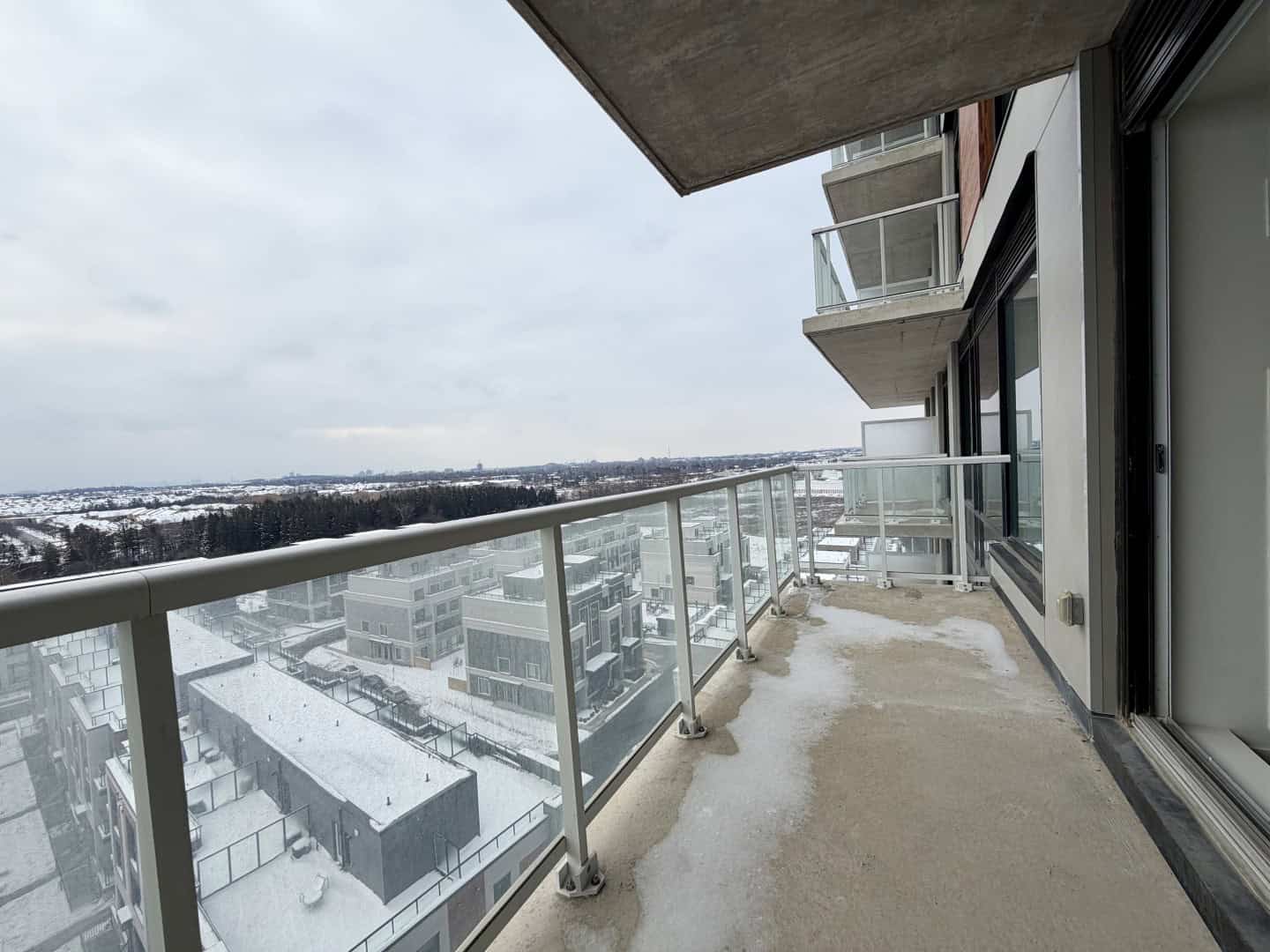 2-DAVID-EYER-RD-1022-ZOEY-BALCONY