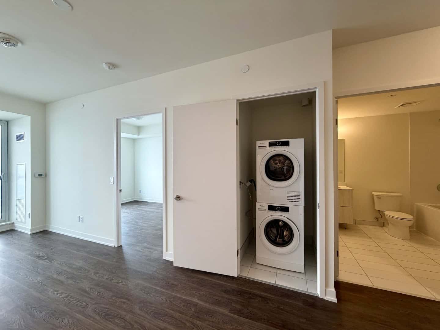 2-DAVID-EYER-RD-1022-ZOEY-LAUNDRY