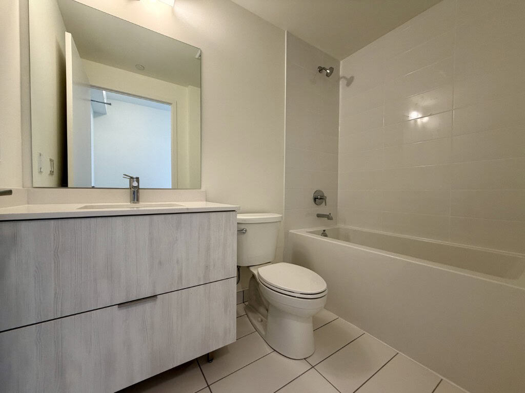 2-DAVID-EYER-RD-1124-LUKE-BATHROOM-