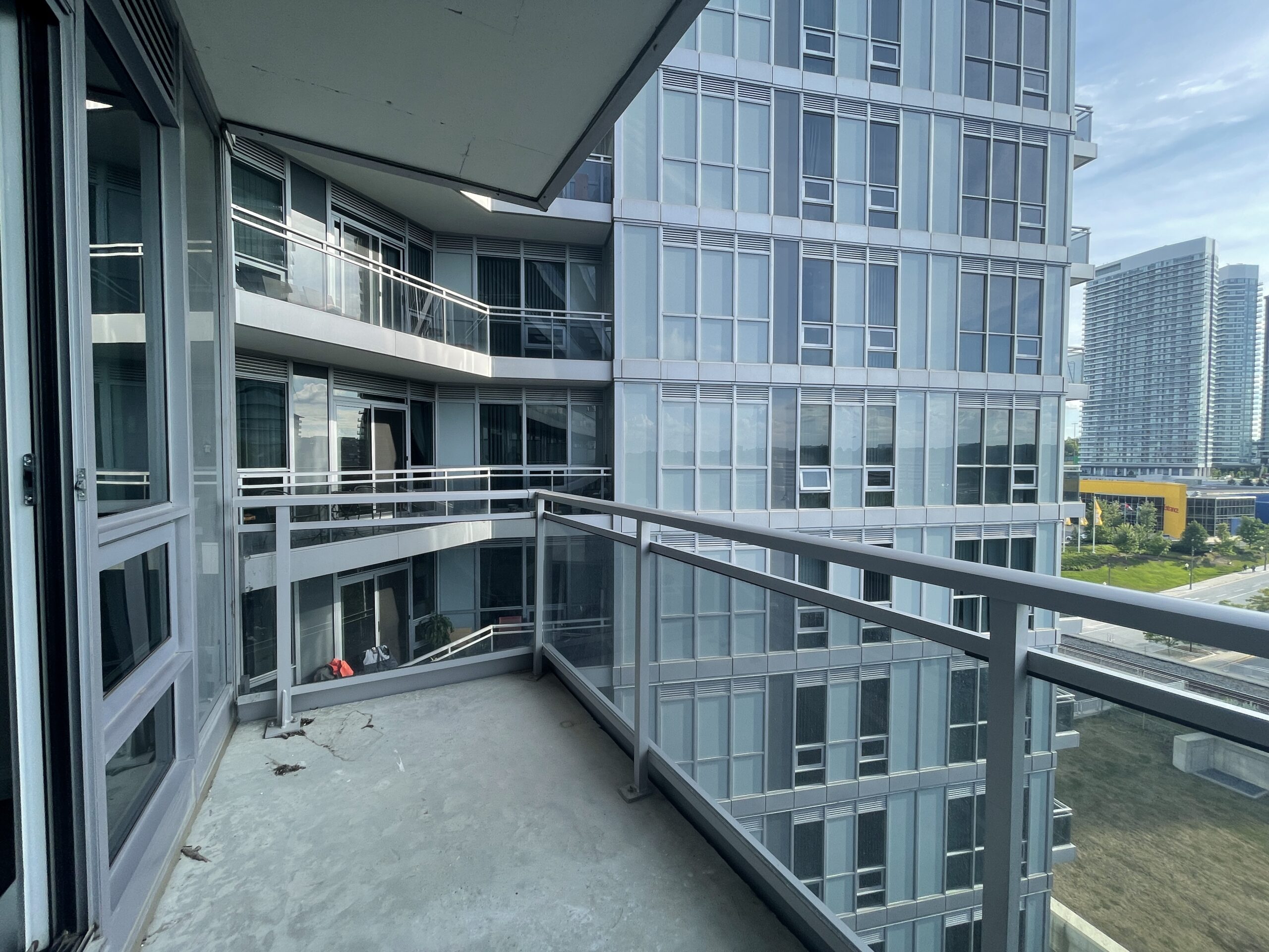 2756-OLD-LESLIE-AV-701-BALCONY