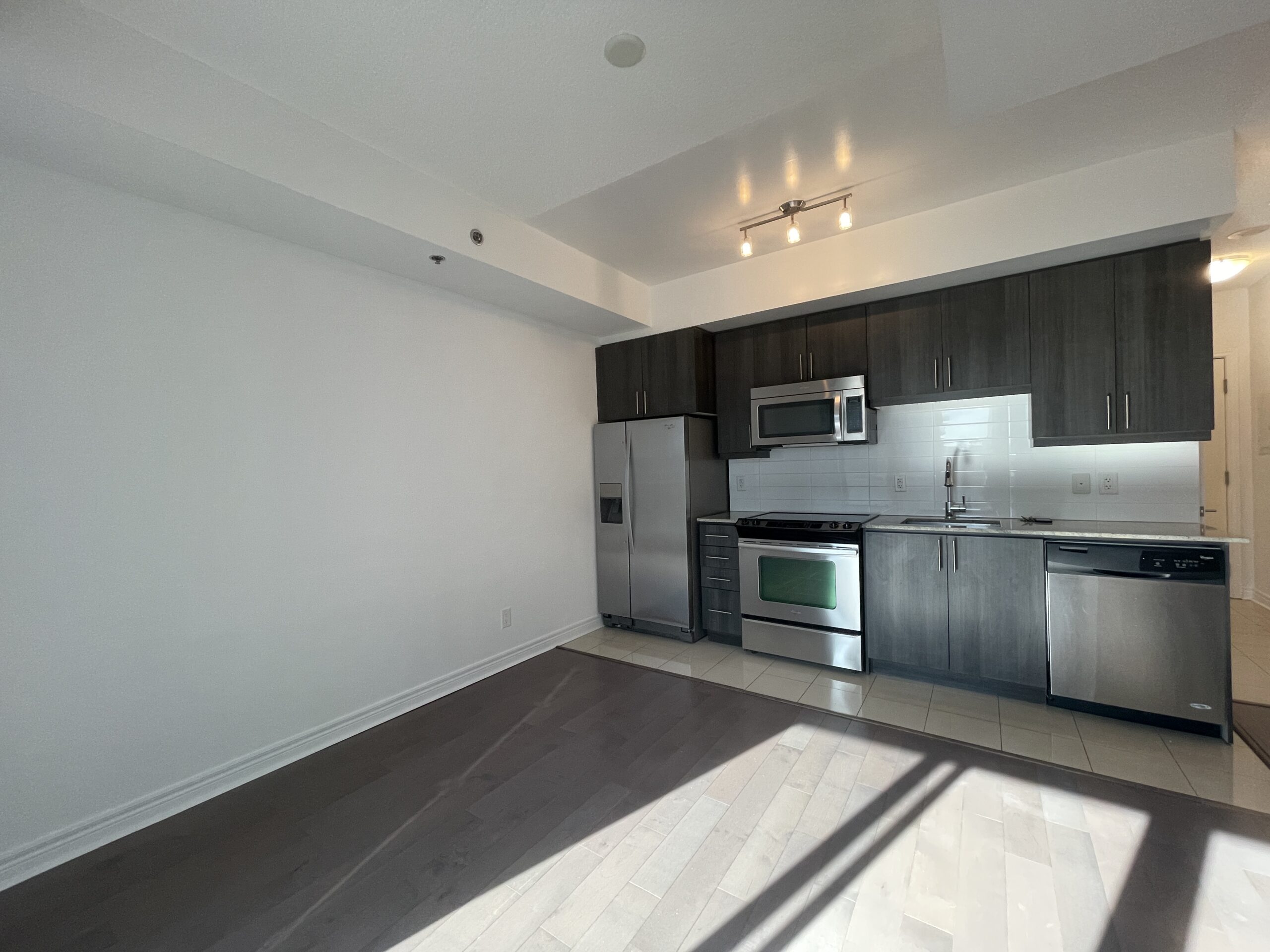 2756-OLD-LESLIE-AV-701-KITCHEN-2