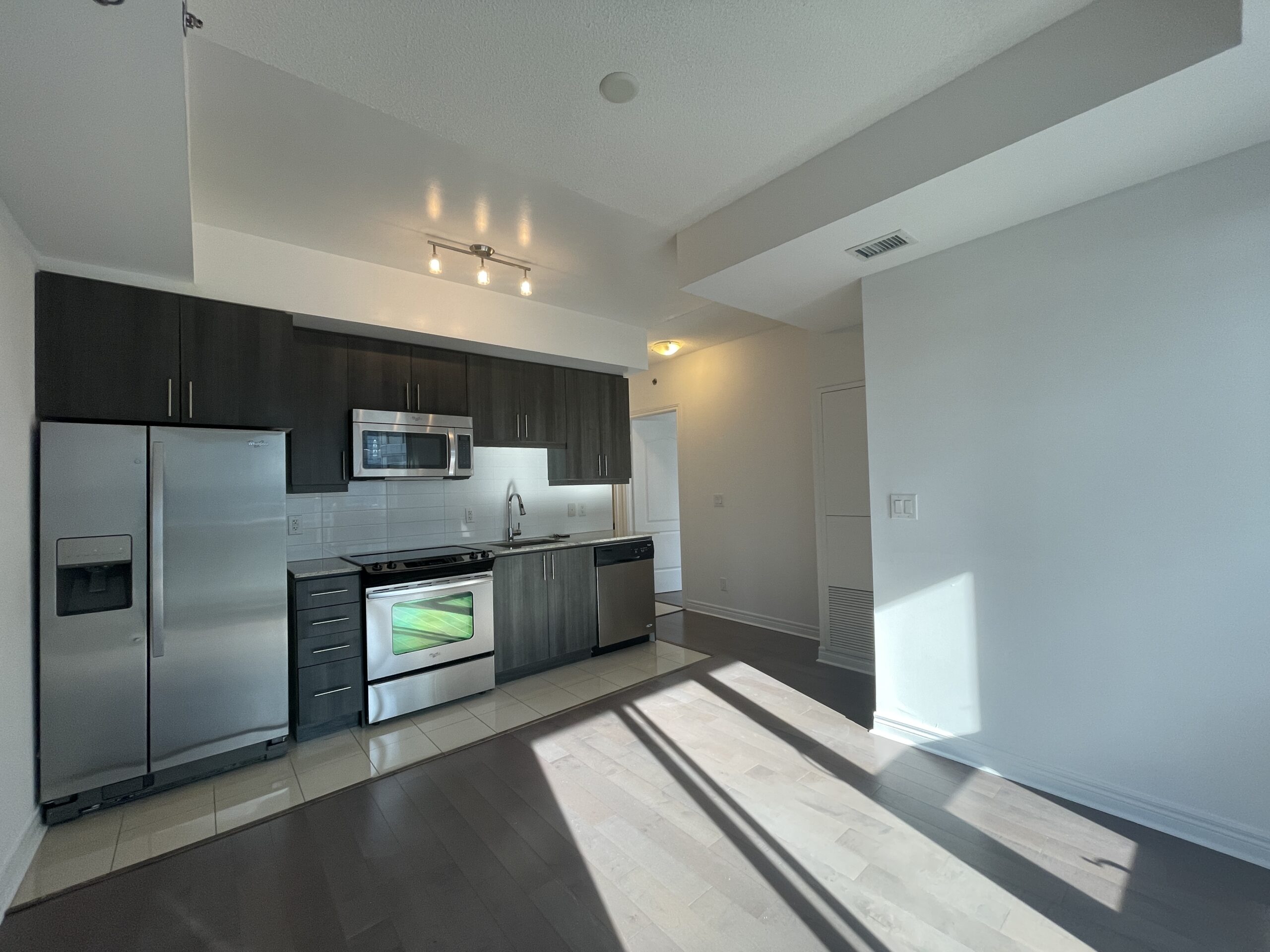 2756-OLD-LESLIE-AV-701-KITCHEN-3