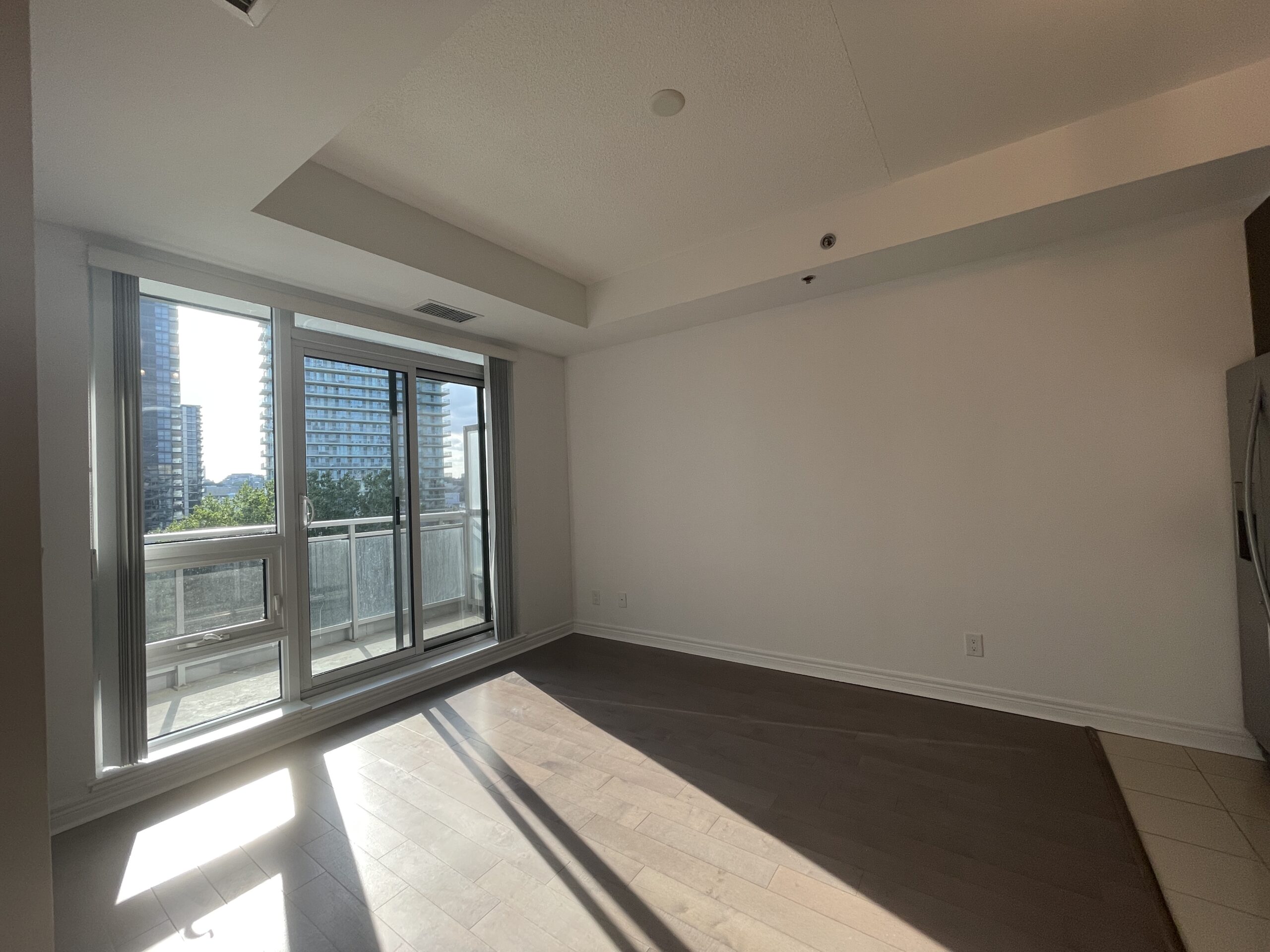 2756-OLD-LESLIE-AV-701-LIVING-ROOM-1