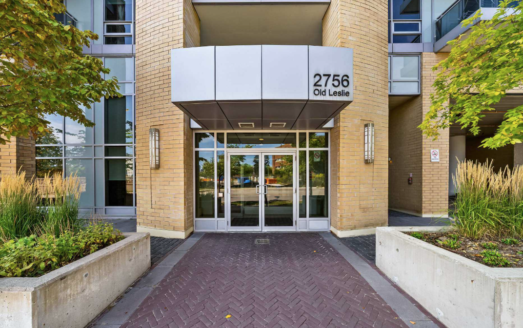 2756-OLD-LESLIE-AV-ENTRANCE