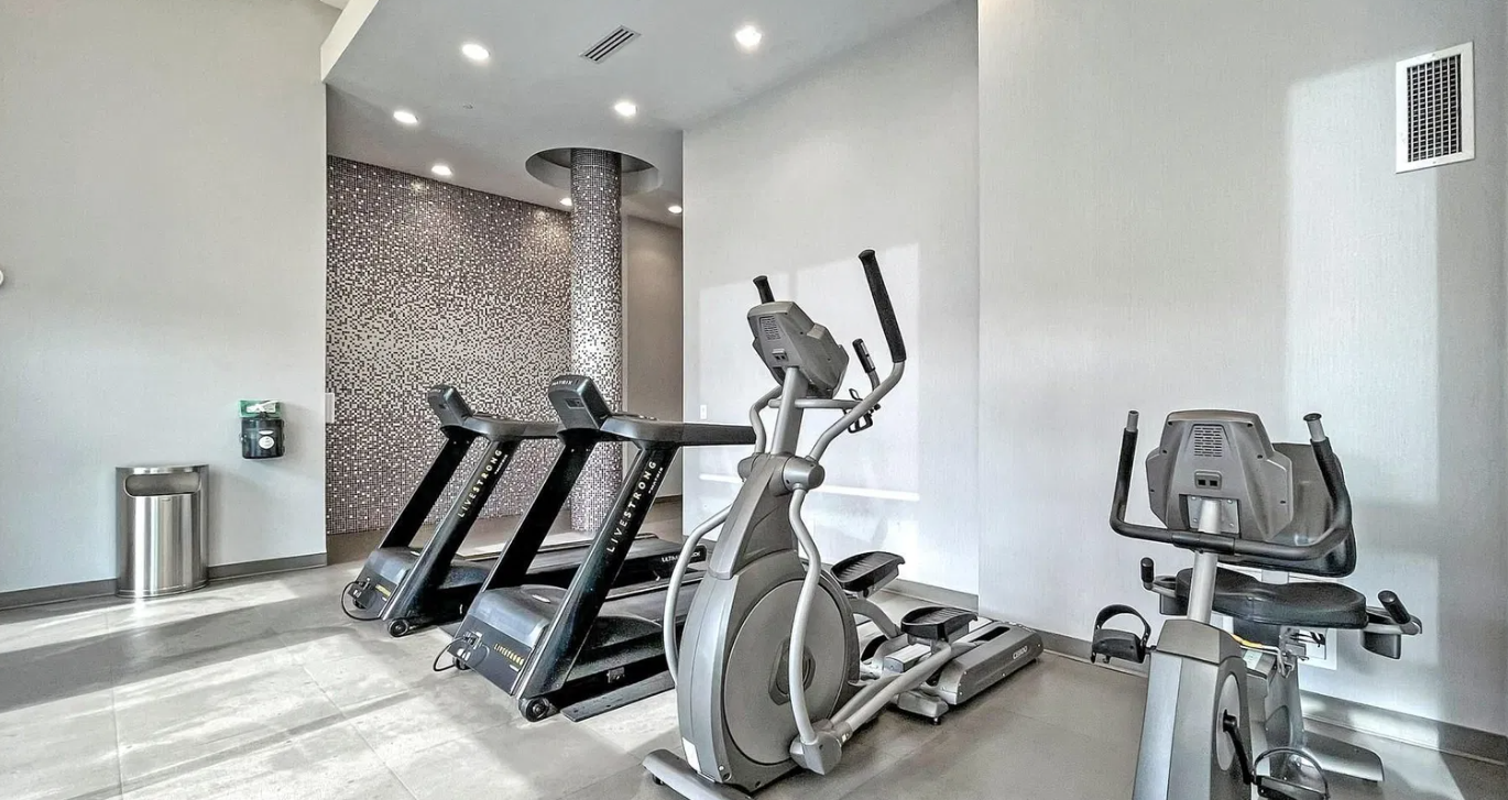 2756-OLD-LESLIE-AV-GYM