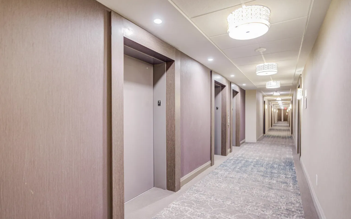 2756-OLD-LESLIE-AV-HALLWAY