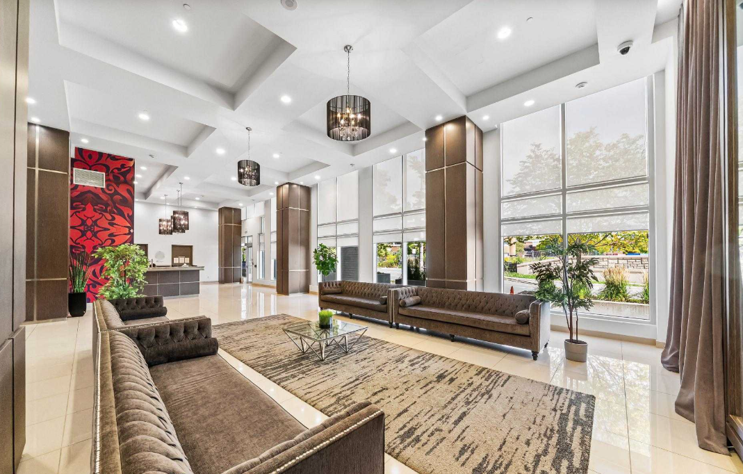 2756-OLD-LESLIE-AV-LOBBY-