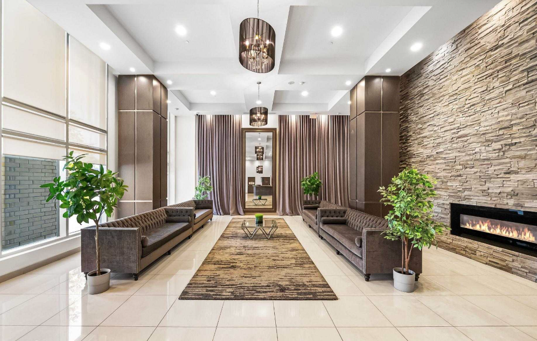 2756-OLD-LESLIE-AV-LOBBY.