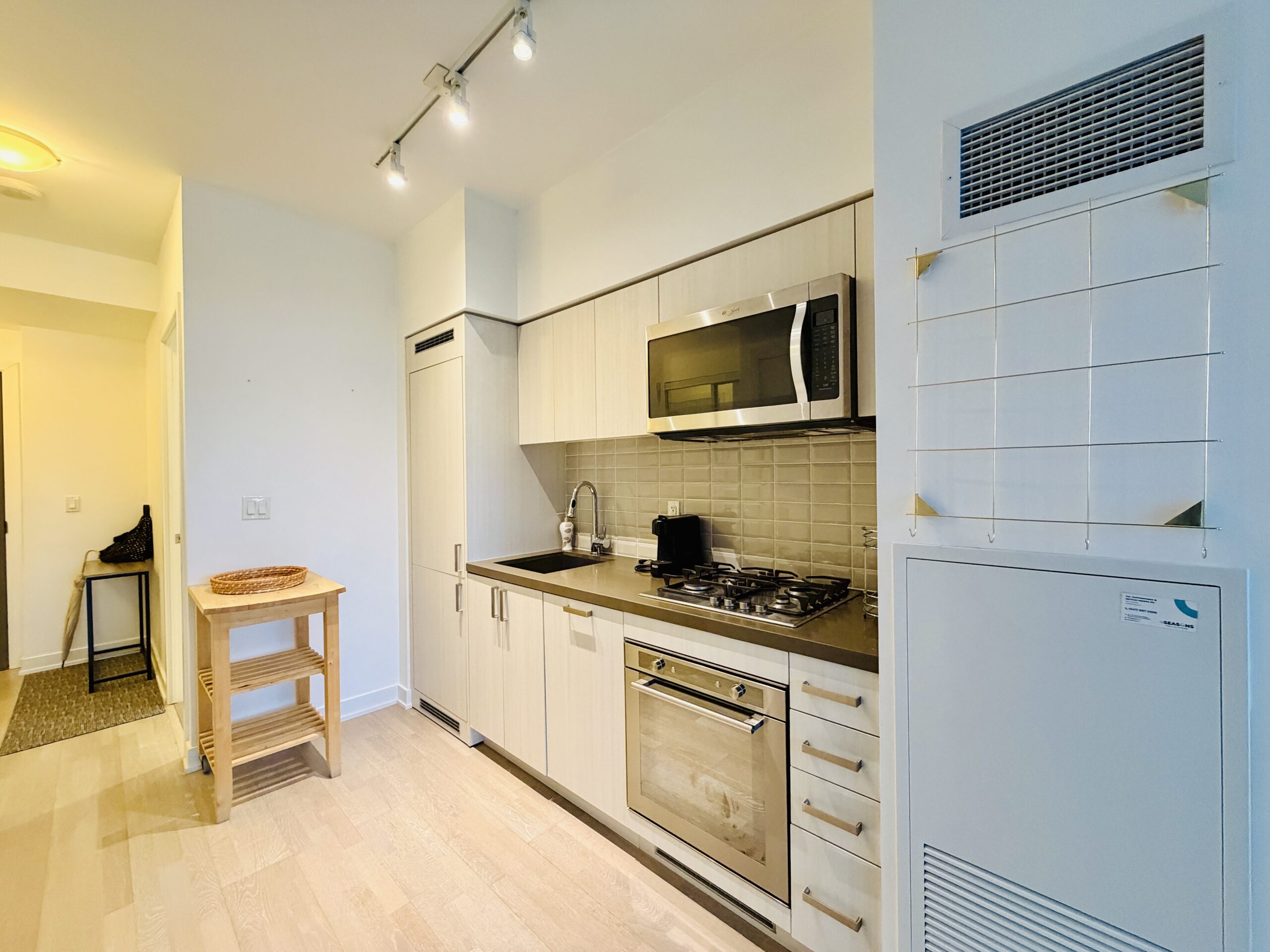 501 ST CLAIR AV W-321