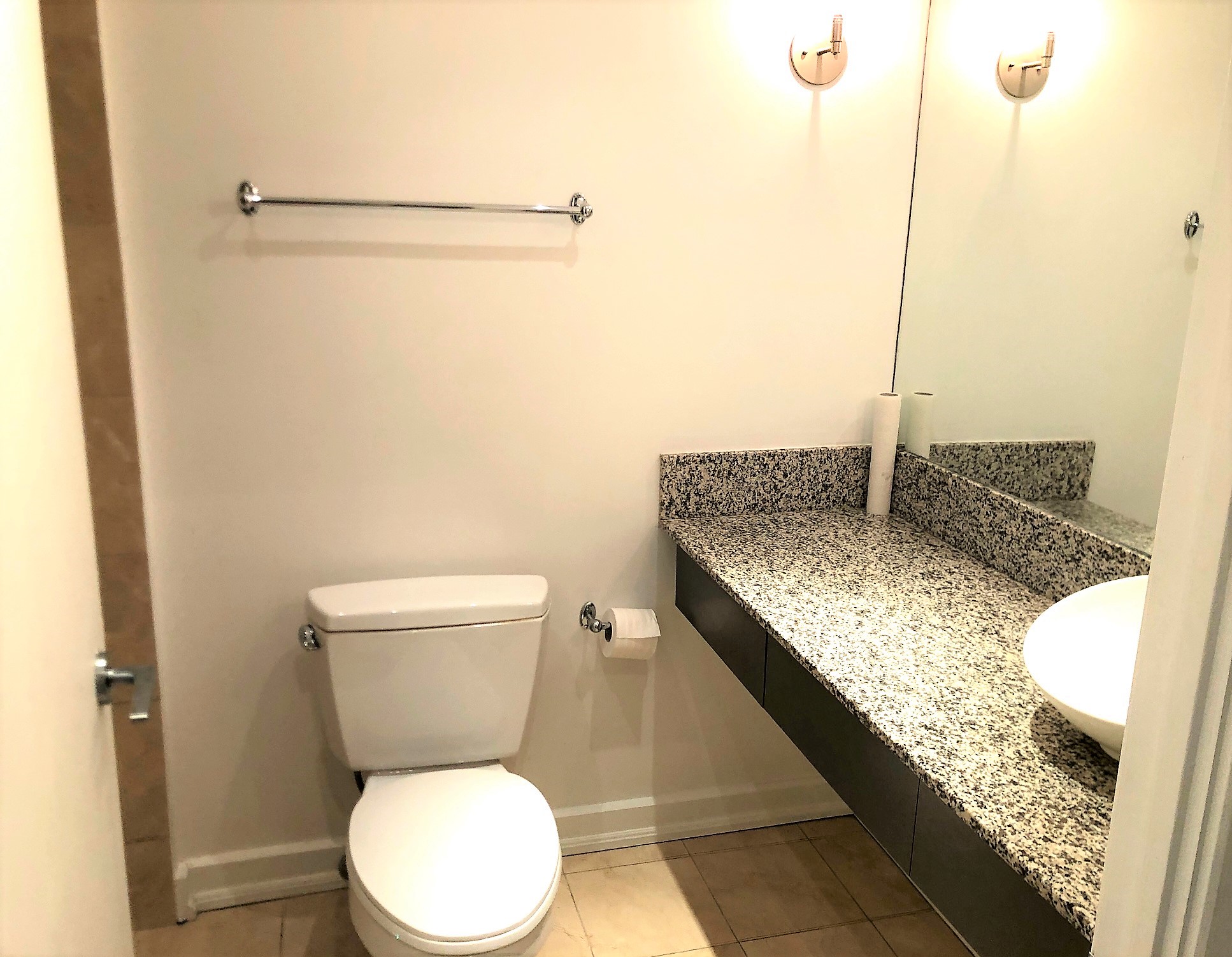 36-BLUE-JAYS-WAY-633-BATHROOM