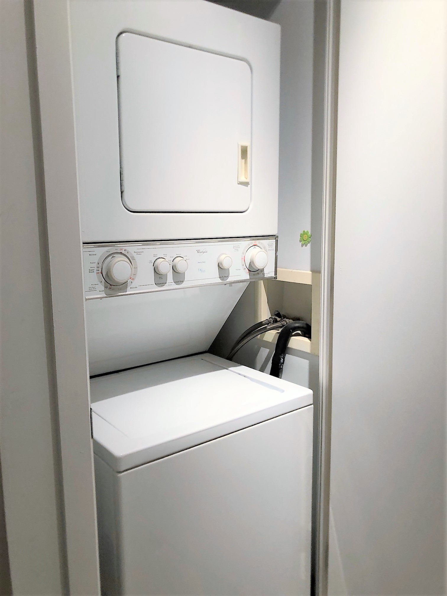 36-BLUE-JAYS-WAY-633-ENSUITE-LAUNDRY