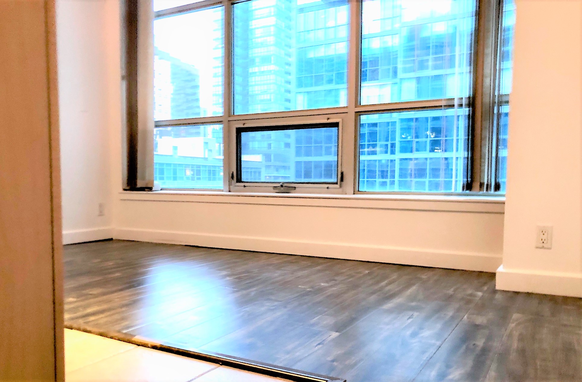 36-BLUE-JAYS-WAY-633-LIVING-ROOM-