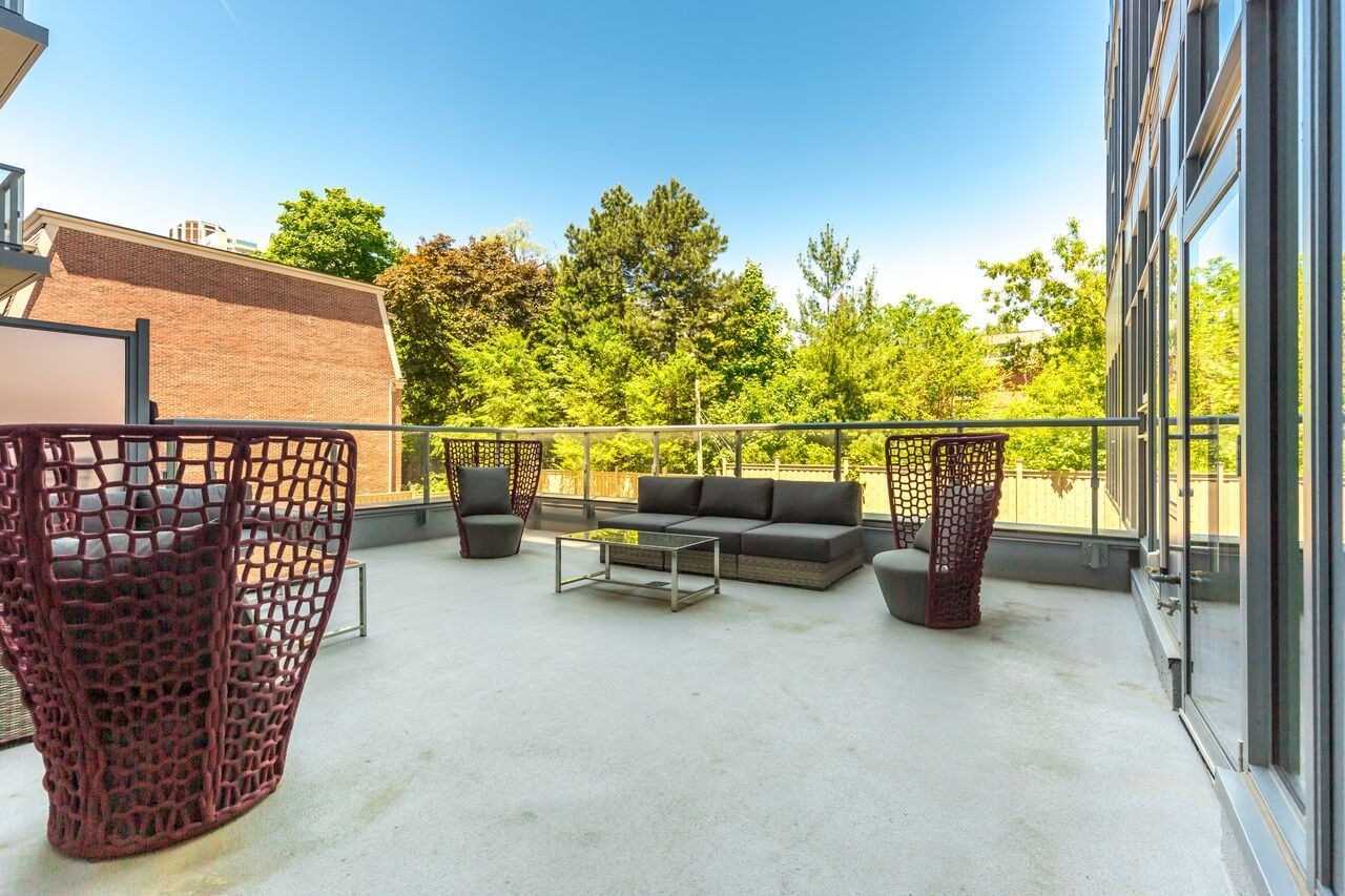 6 PARKWOOD AVE-CODE PATIO